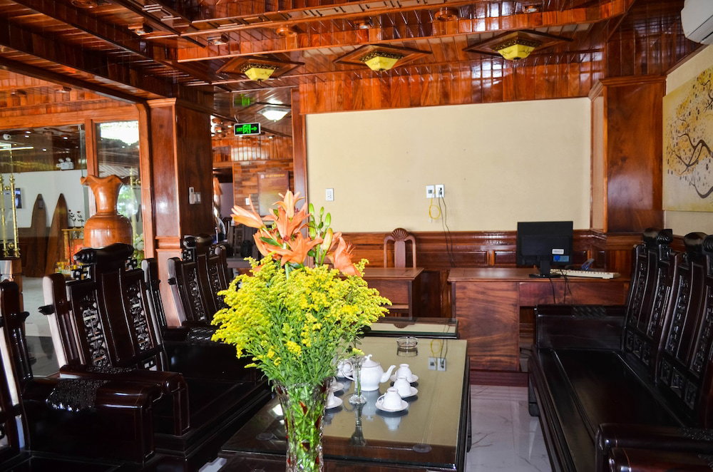 San San Hotel
