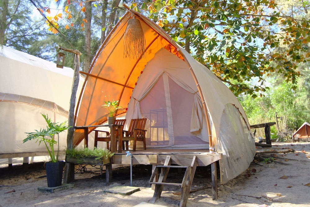 Hang Sói Glamping