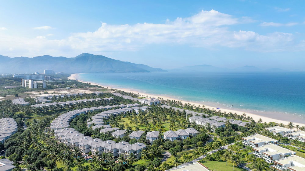 Hotel Melia Vinpearl Cam Ranh Beach Resort