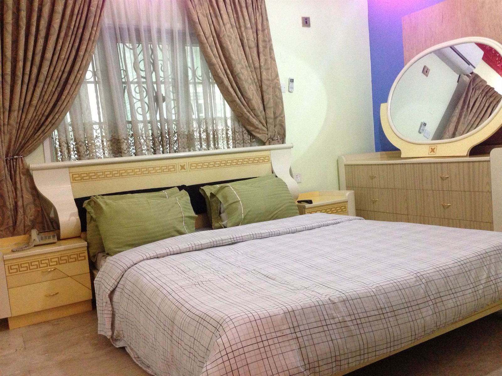 Hotel Solitude Hotel Yaba