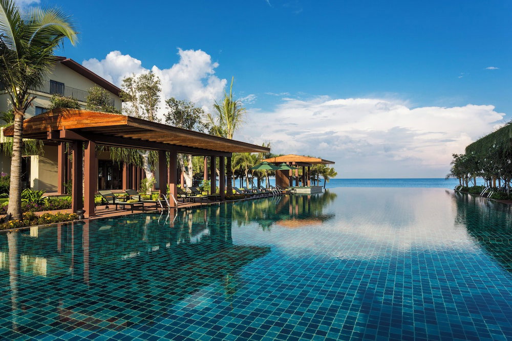 Hotel Dusit Princess Moonrise Beach Resort