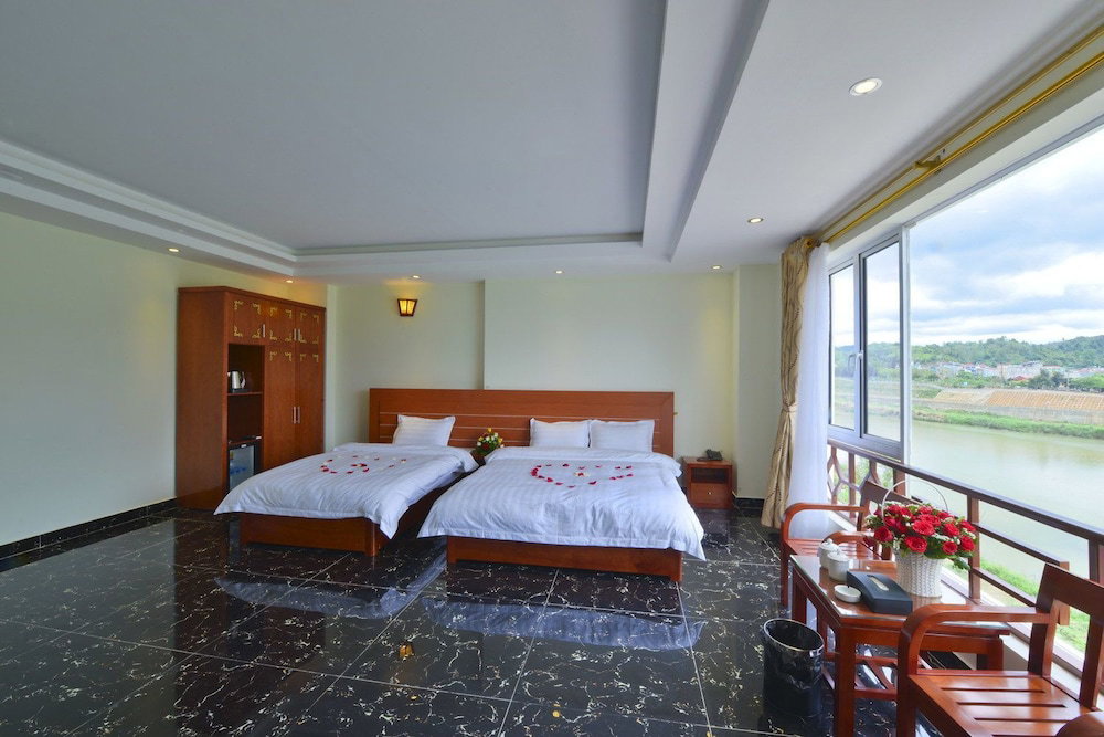 Hotel White Lotus