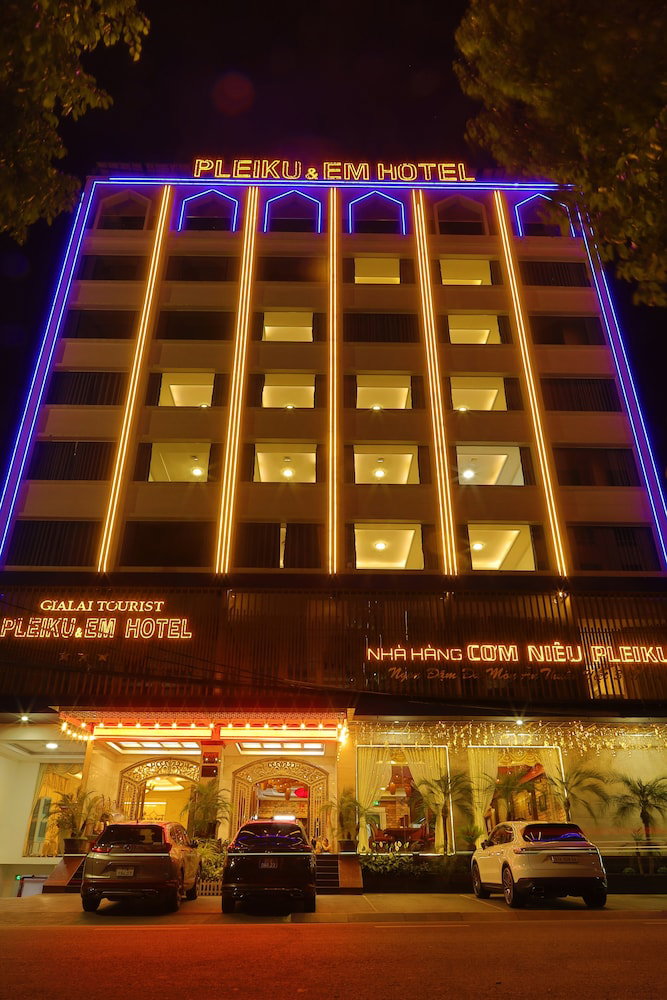 Hotel Pleiku & Em Hotel By Gia Lai Tourist