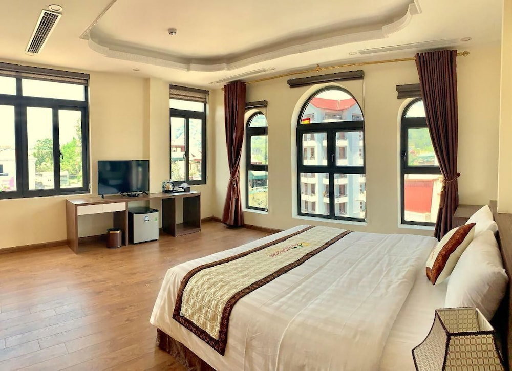 Bac Ha Hotel Lao Cai- By Bay Luxury