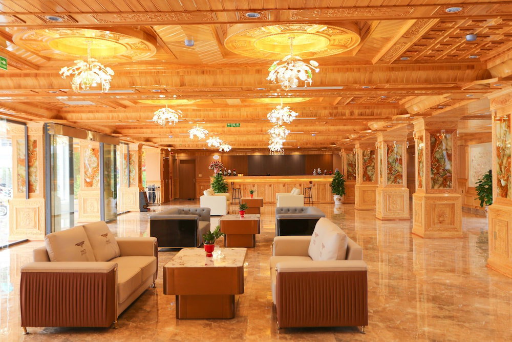 Phu Long Tam Ky Hotel & Restaurant