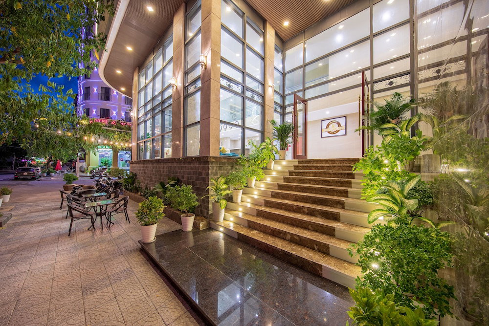 Hotel Kiwi Beachside Hotel & Cafe Da Nang