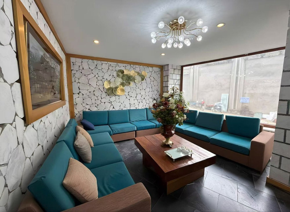 Cloud Chaser Hotel