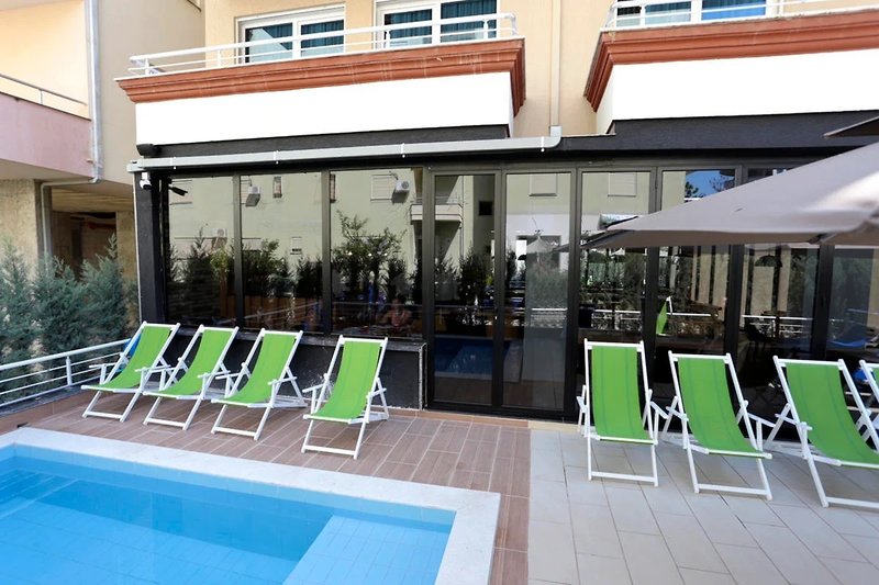 Alvin Comfort Hotel