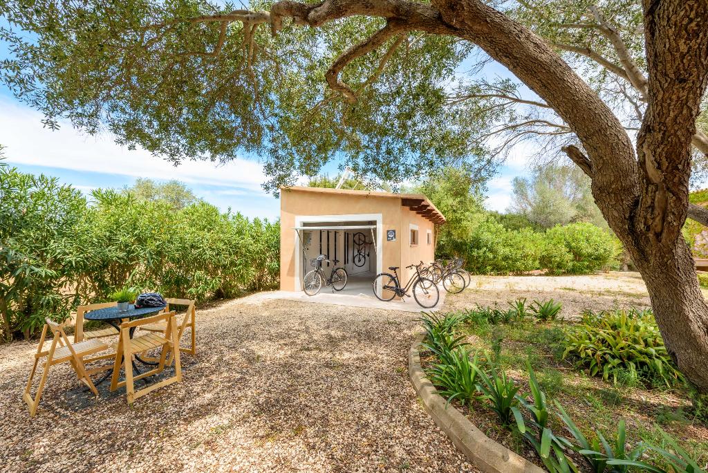 dal travel Son Corb Boutique