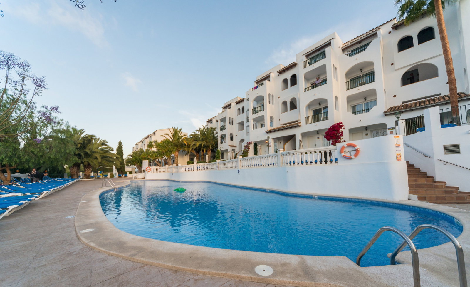 dal travel Holiday Center