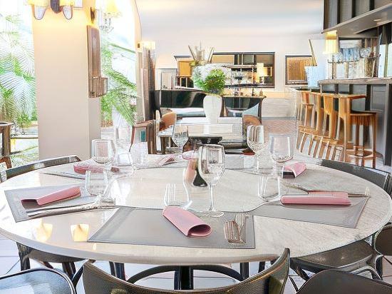 Hotel Hôtel Paradou Avignon Sud