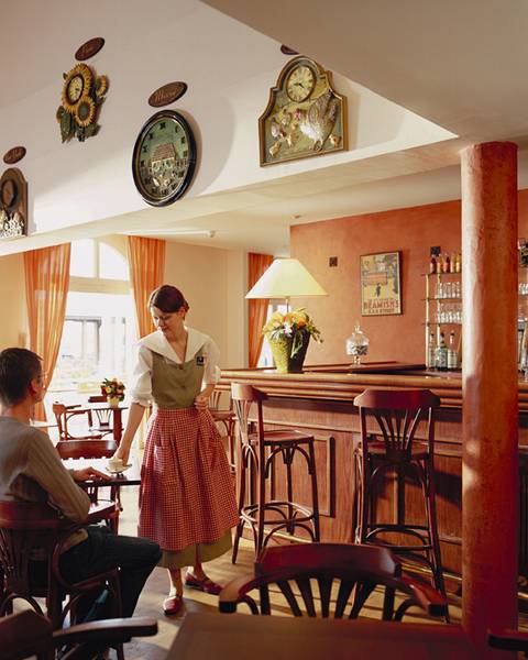 Hotel Campanile Val De France