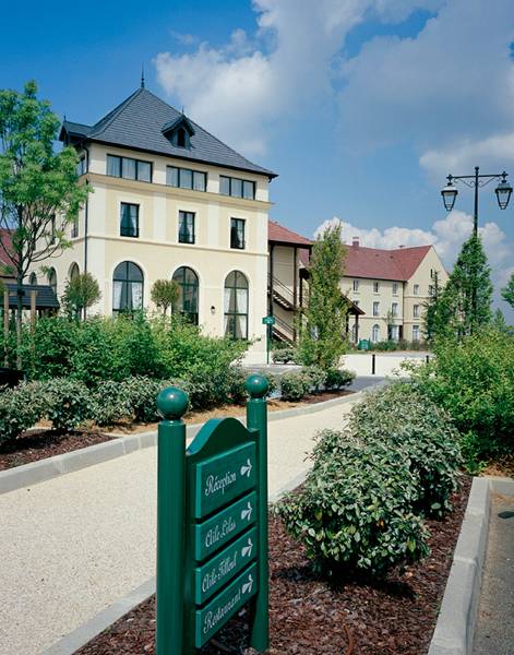 Campanile Val De France