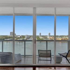 Sejur Le Petit Italie Water View 2 2 With Pool vacanta Sunny Isles Beach