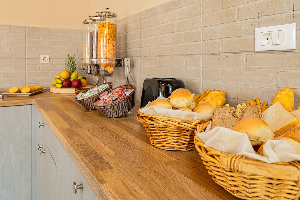 dal travel Theos Village Apartments