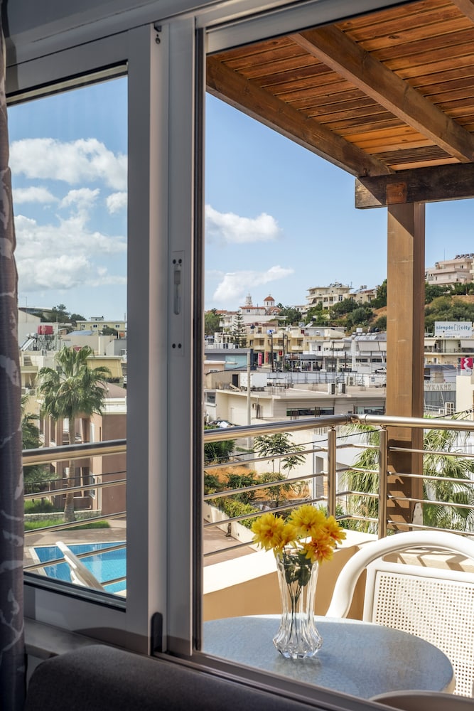 dal travel Theos Village Apartments
