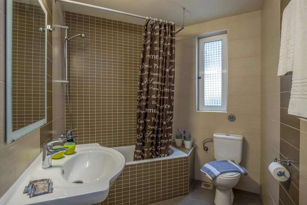 dal travel Theos Village Apartments