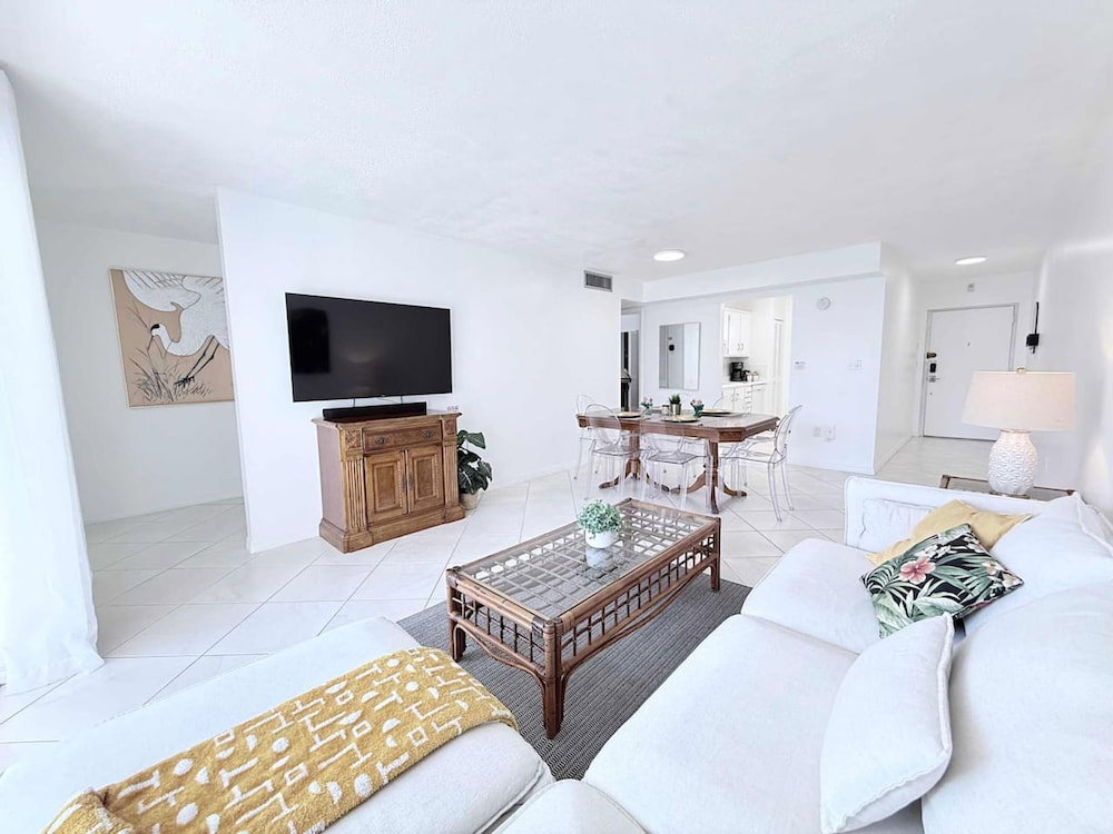 Hotel Le Cartier Sunny Isles Ocean Paradise