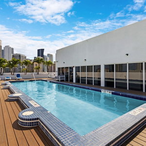 Hotel Roami At Sunny Isles cazare Sunny Isles Beach