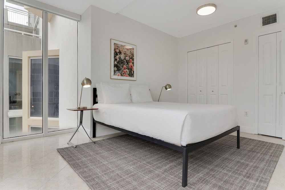 Roami At Sunny Isles