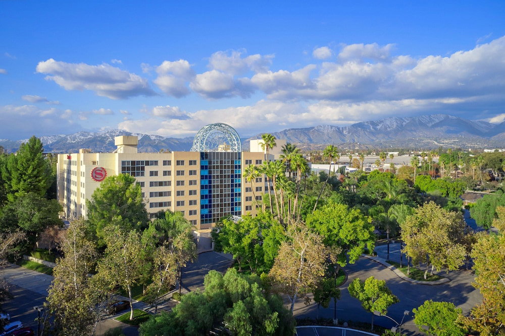 Hotel Sheraton Fairplex Suites & Conference Center