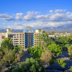 Hotel Sheraton Fairplex Suites & Conference Center cazare Westmont