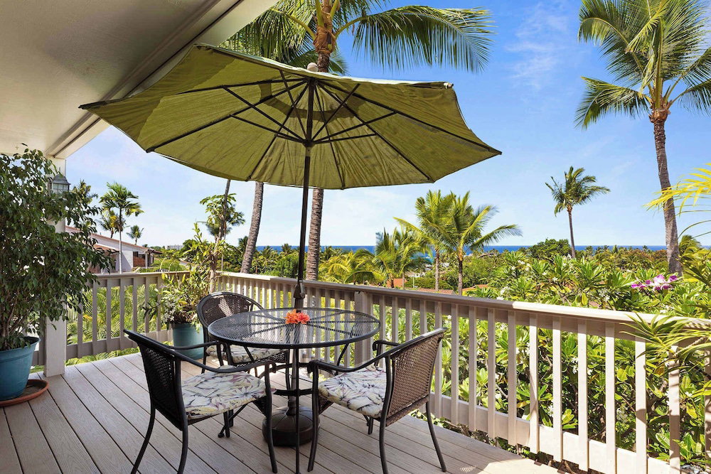 Hotel Koana's Ocean Hale Onsite Pool