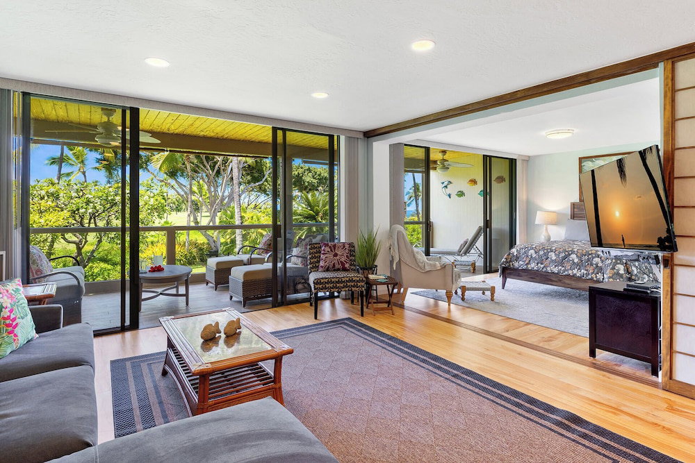 Plan Your Hawaii Vacay At Grace's Oasis!