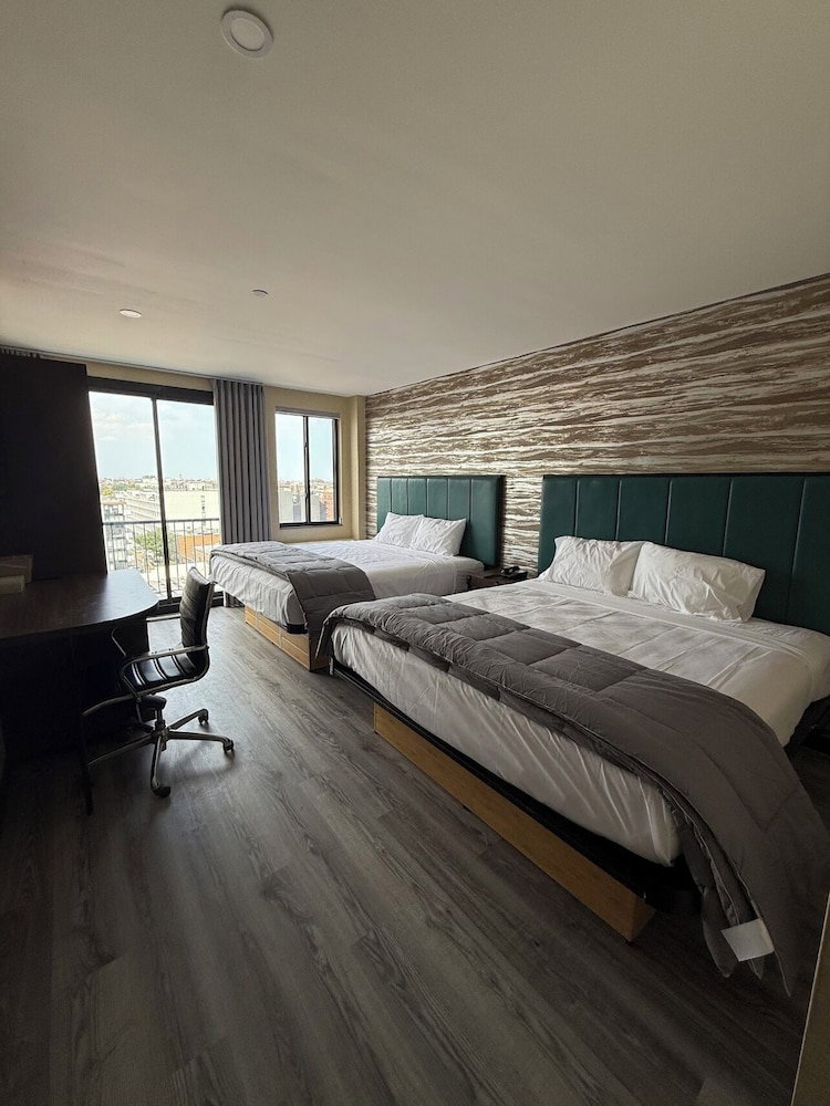 Skylux Hotel Long Island City