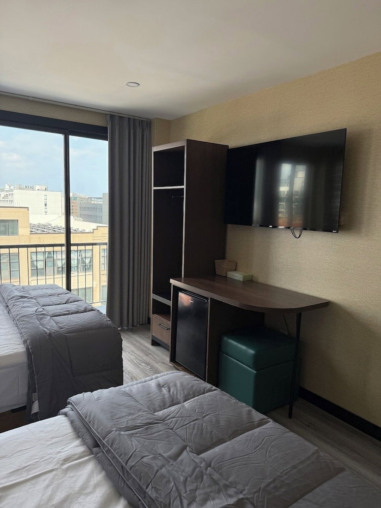 Skylux Hotel Long Island City