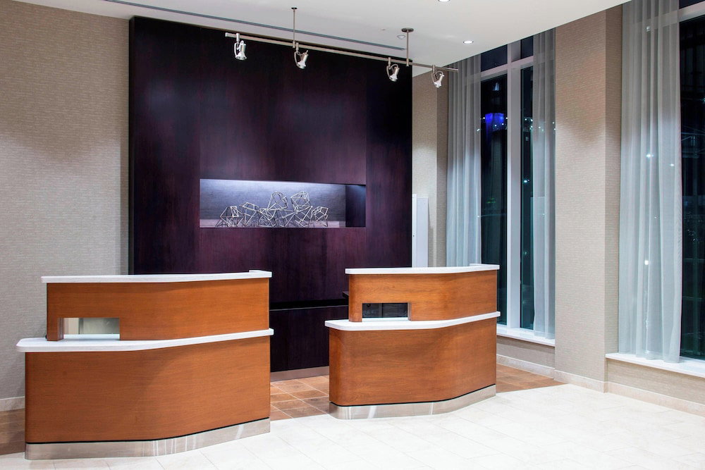 Courtyard By Marriott New York Queens/Fresh Meadows