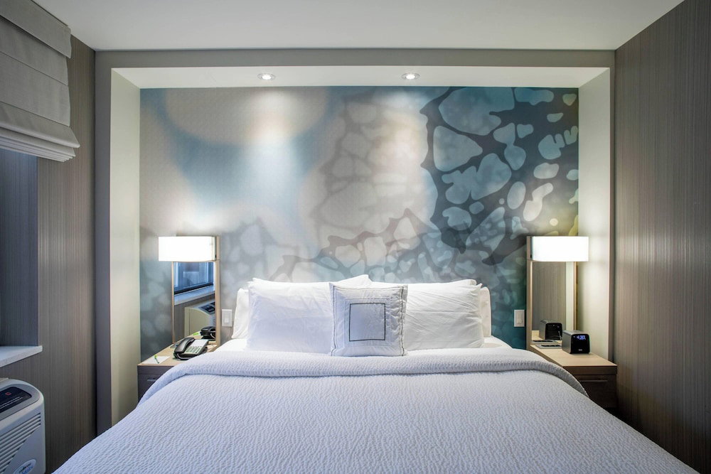 Courtyard By Marriott New York Queens/Fresh Meadows