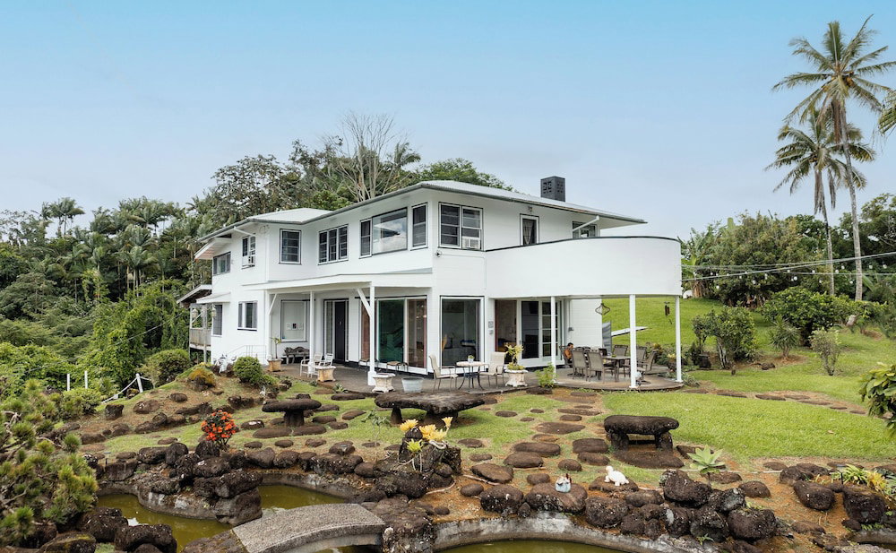 Hotel Hilltop Vacation Rental