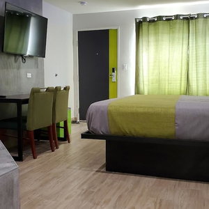 Hotel Exclusivo Inn & Suites cazare Lakewood