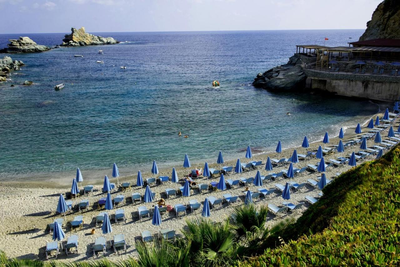 dal travel Athina Palace Resort & Spa