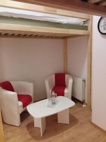 Hotel Living In The Box