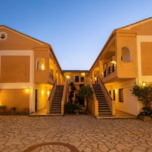 Hotel Rossis Beach cazare Mesongi