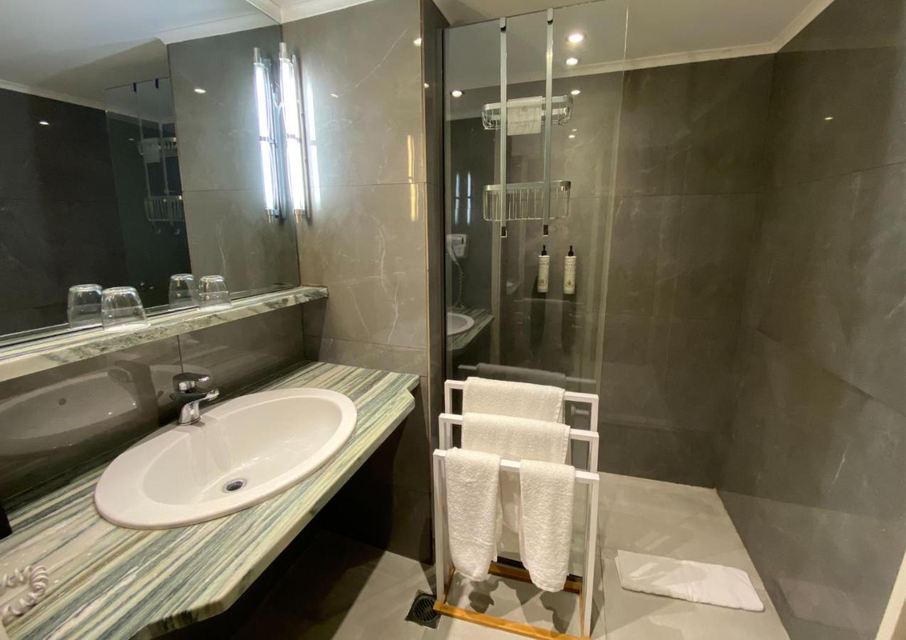 dal travel Corfu Holiday Palace