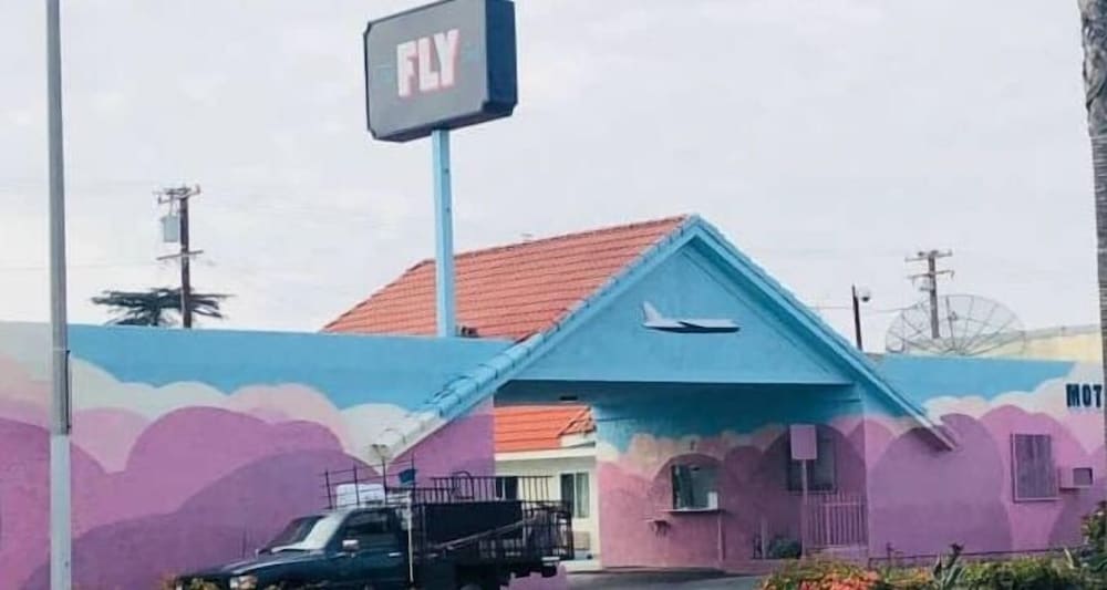 Hotel The Fly Inn
