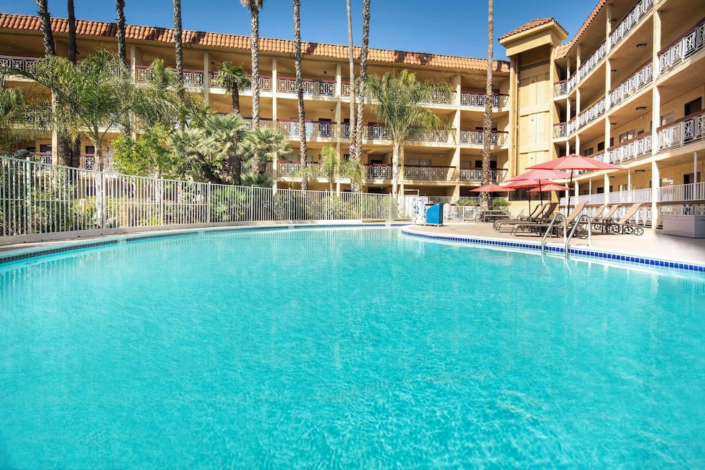 Hotel Ramada By Wyndham Burbank Airport