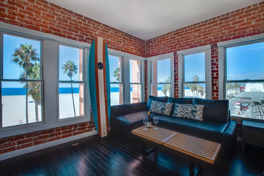Hotel Venice Breeze Suites