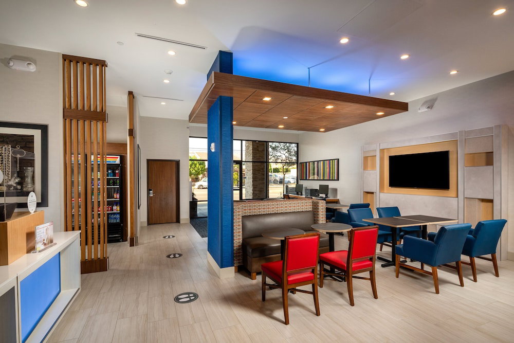 Hotel Holiday Inn Express & Suites Chatsworth By Ihg