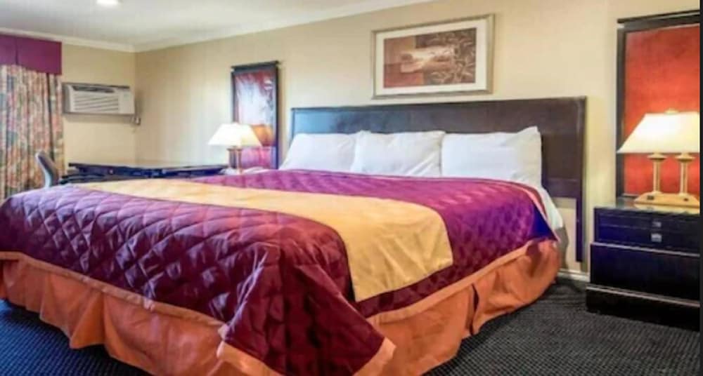 Hotel Queencity Inn