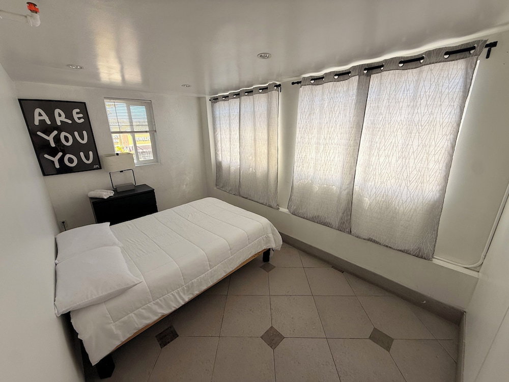 Hotel Culver City Hostel