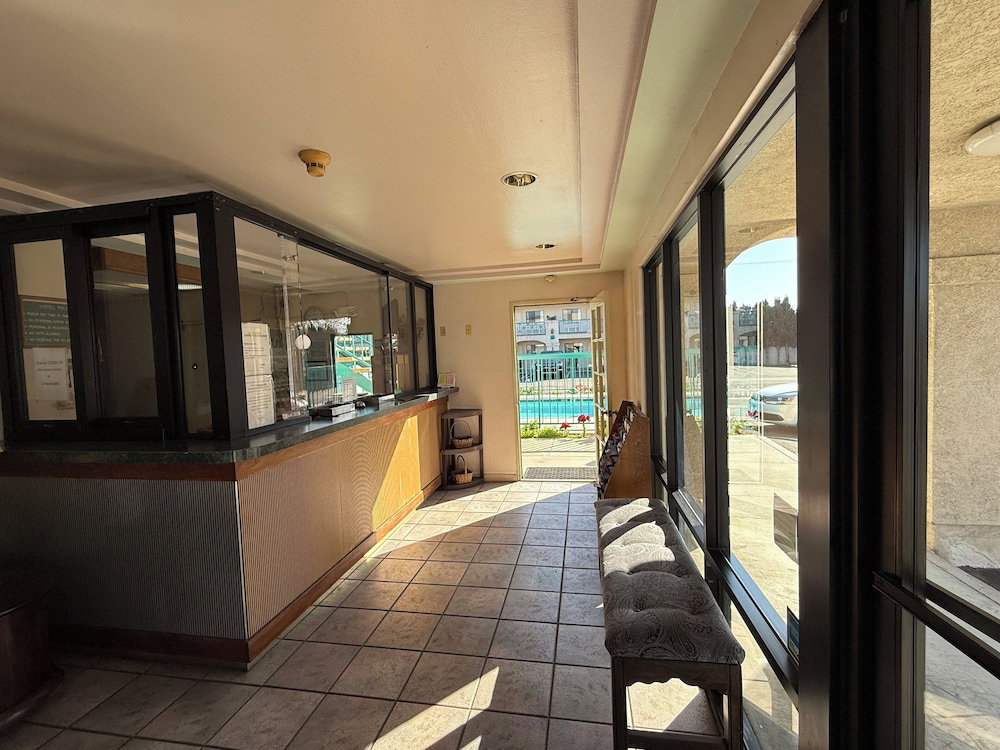 Hotel Fiesta Inn- Bell Gardens/ Los Angeles
