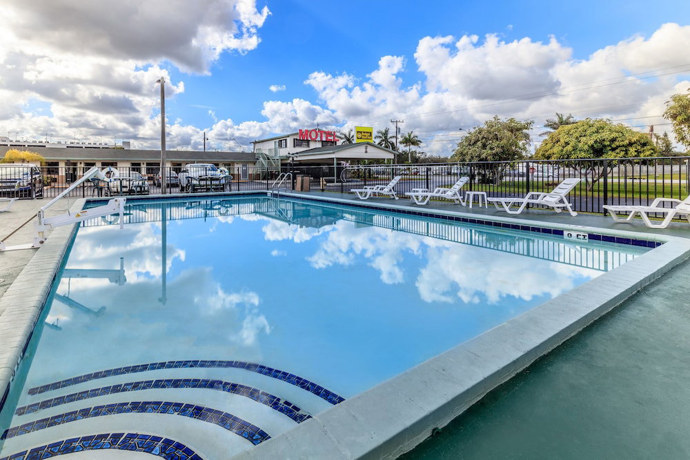 Hotel Budget Host Inn