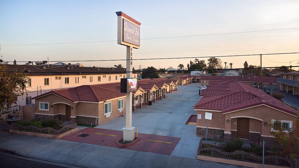 Hotel Diamond Bell Inn & Suites