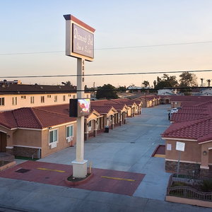 Hotel Diamond Bell Inn & Suites cazare Bell