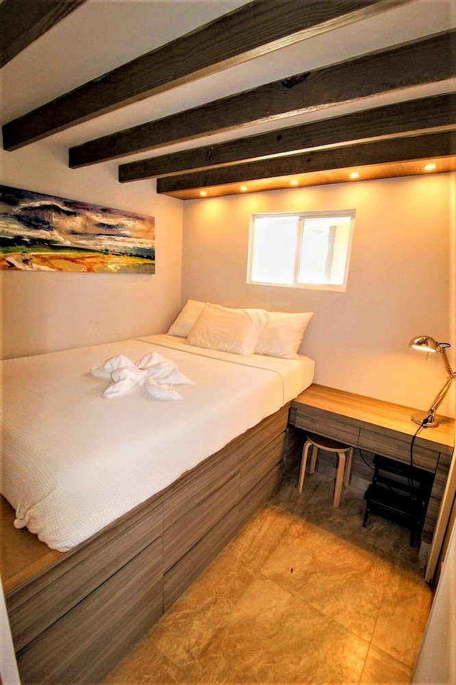 Tiny House In Authentic Japanese Koi Garden In Florida