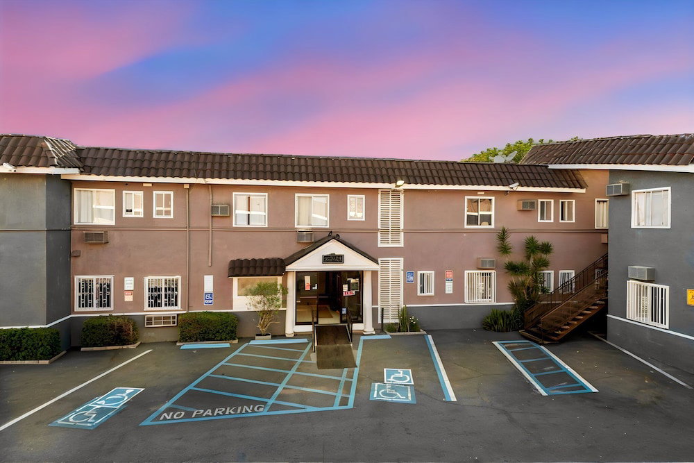 Hotel Encore Inn Inglewood
